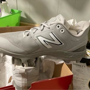 Mens sz 10 new balance baseball cleats